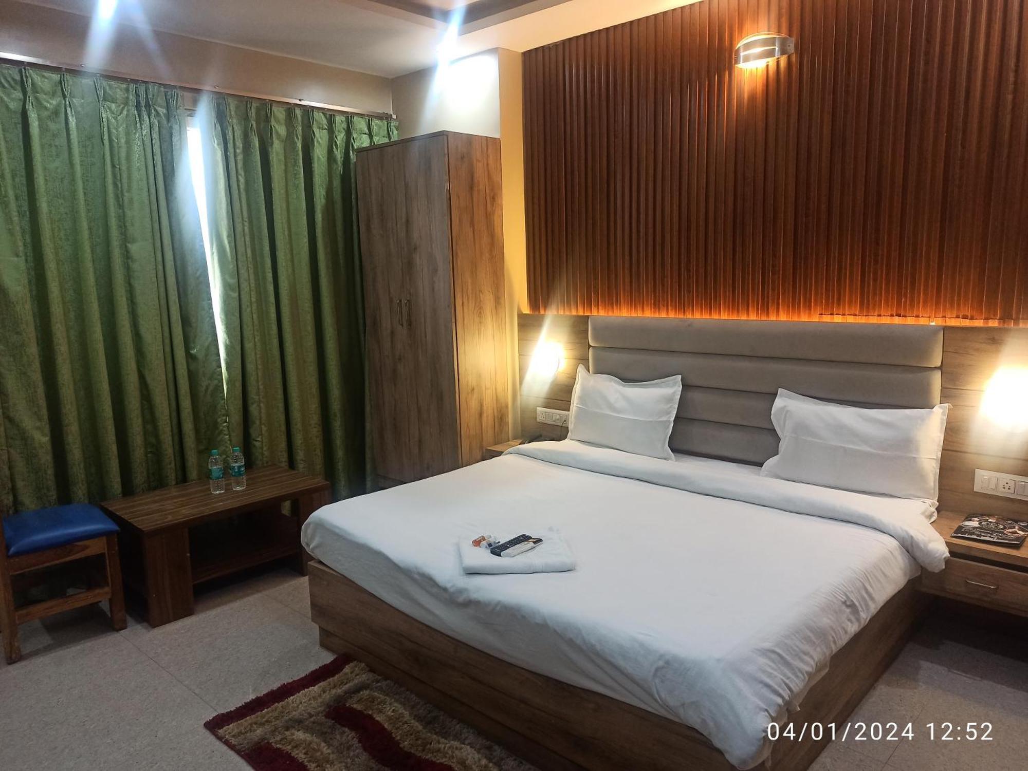 Icyhotels Hl Inn Chinhat 외부 사진